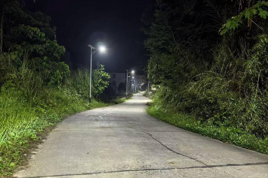 大理州太阳能路灯应用场景实拍